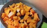 Pasta con zucca e salsicce al forno