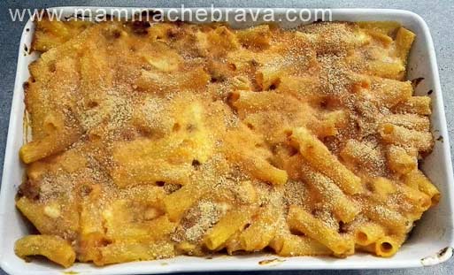 Pasta con zucca e salsiccia al forno